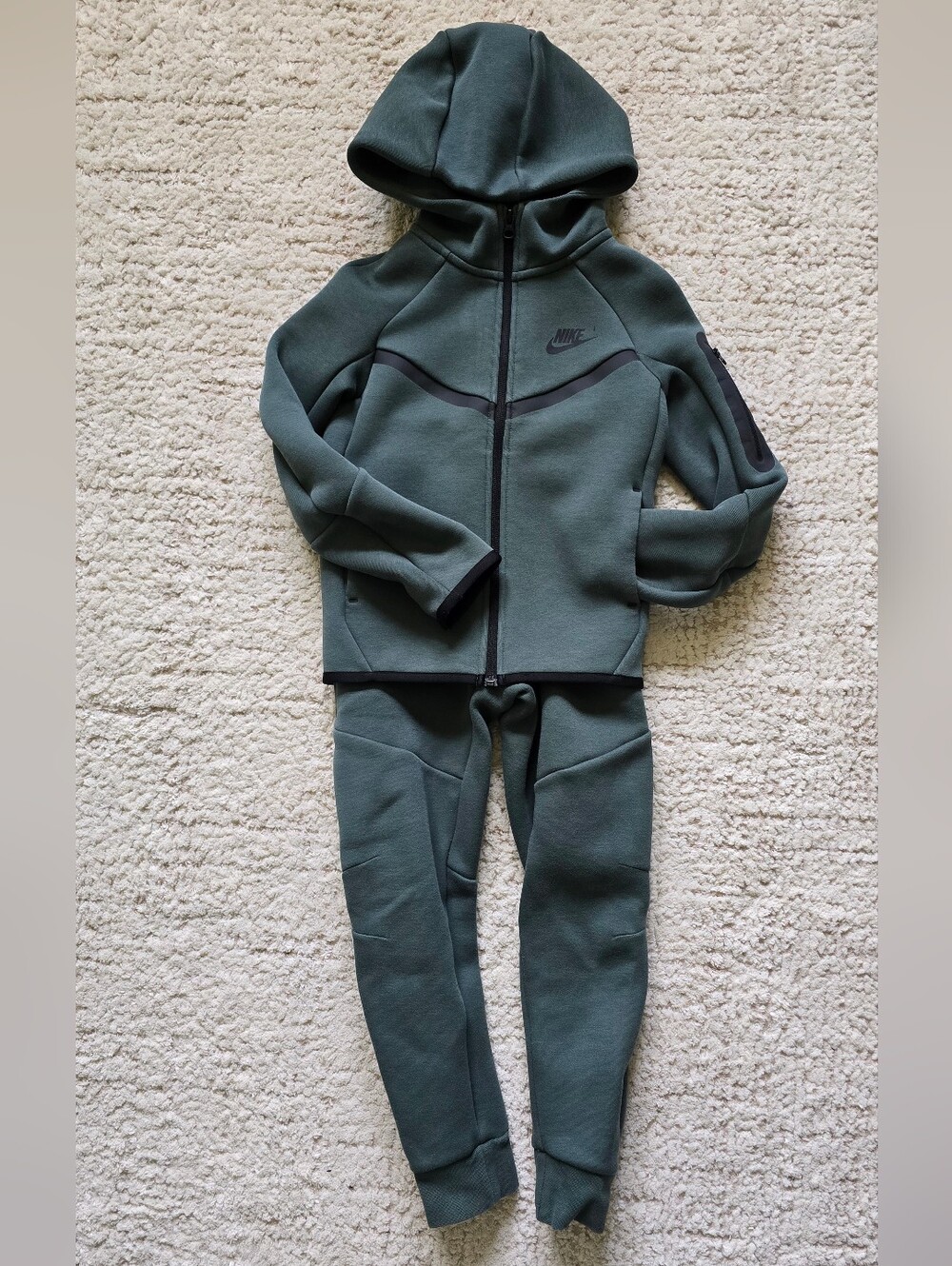 Nike Kids' Green Tech Fleece Hoodie & Jogger Pants - Picture 11 of 14